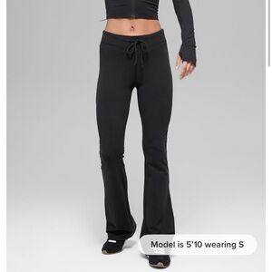 ALO Yoga Sway bootcut sweatpants